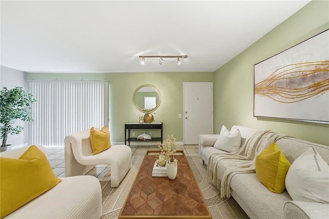 Santa Monica Condo: 2311 4th St, Santa Monica, CA 90405