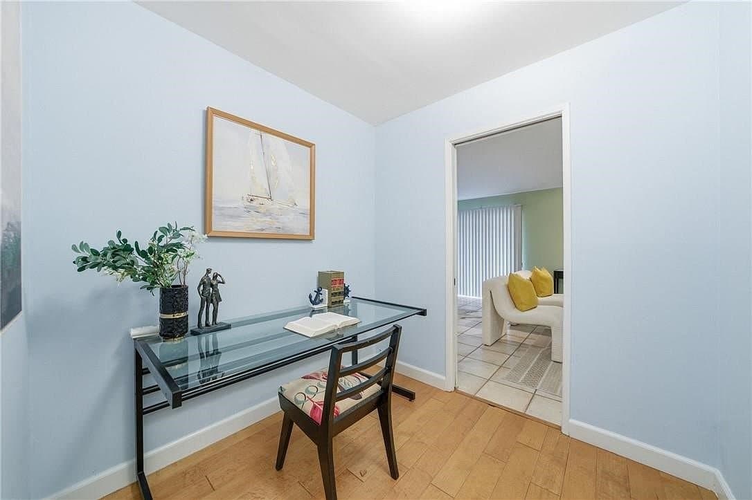 Santa Monica Condo: 2311 4th St, Santa Monica, CA 90405