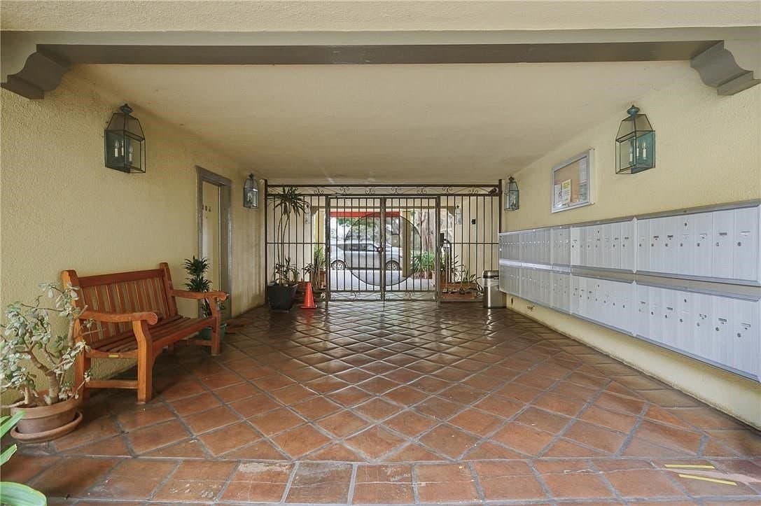 Santa Monica Condo: 2311 4th St, Santa Monica, CA 90405