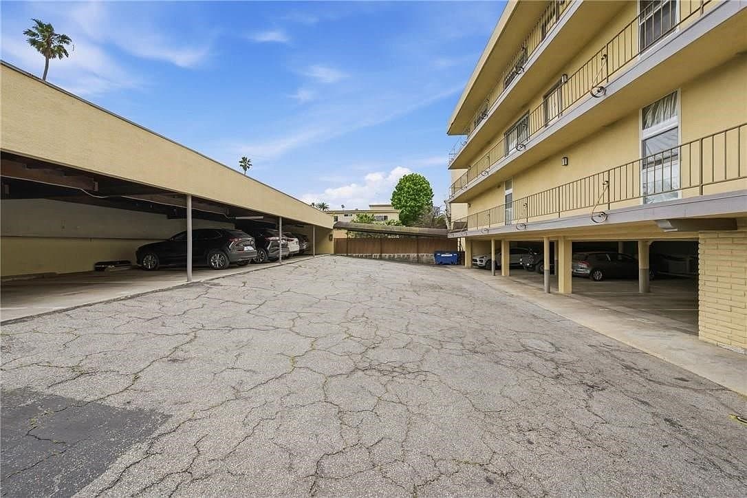 Santa Monica Condo: 2311 4th St, Santa Monica, CA 90405
