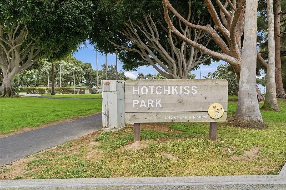 Santa Monica Condo: 2311 4th St, Santa Monica, CA 90405