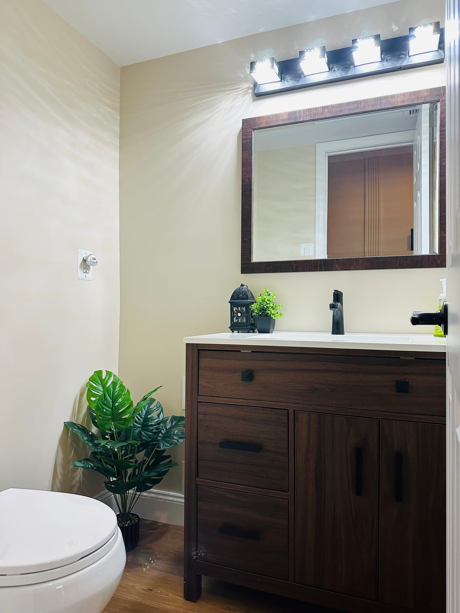 Alexandria Condo: 400 Madison Street