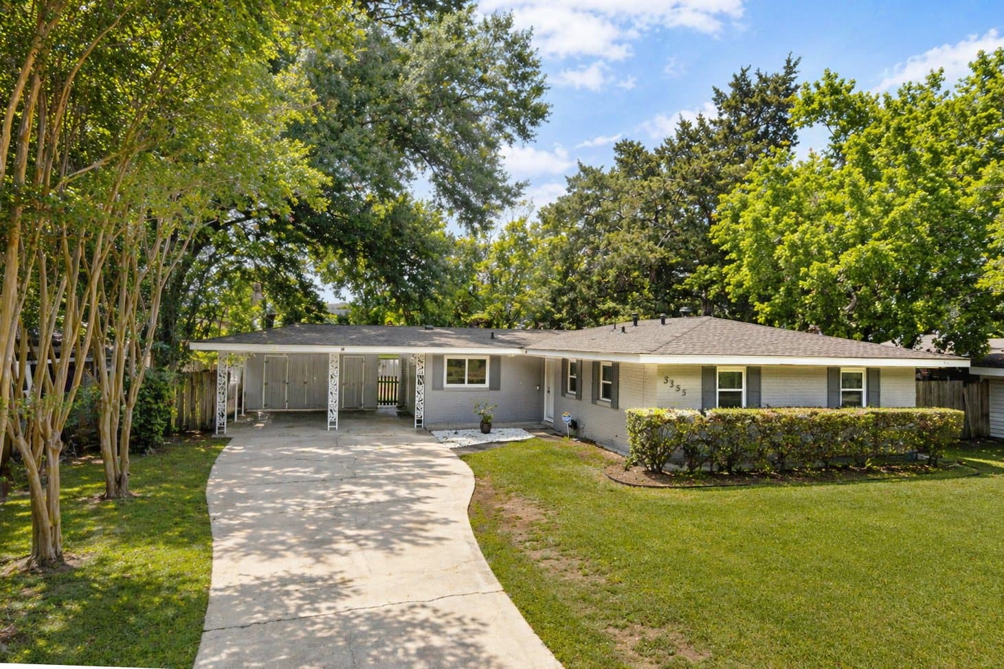 Baton Rouge House: 3235 Oakcrest Dr