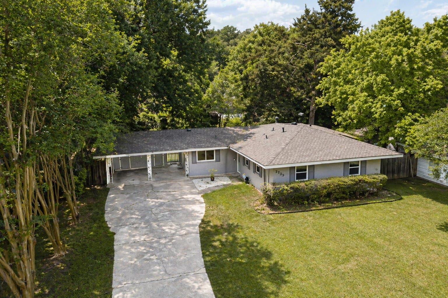 Baton Rouge House: 3235 Oakcrest Dr