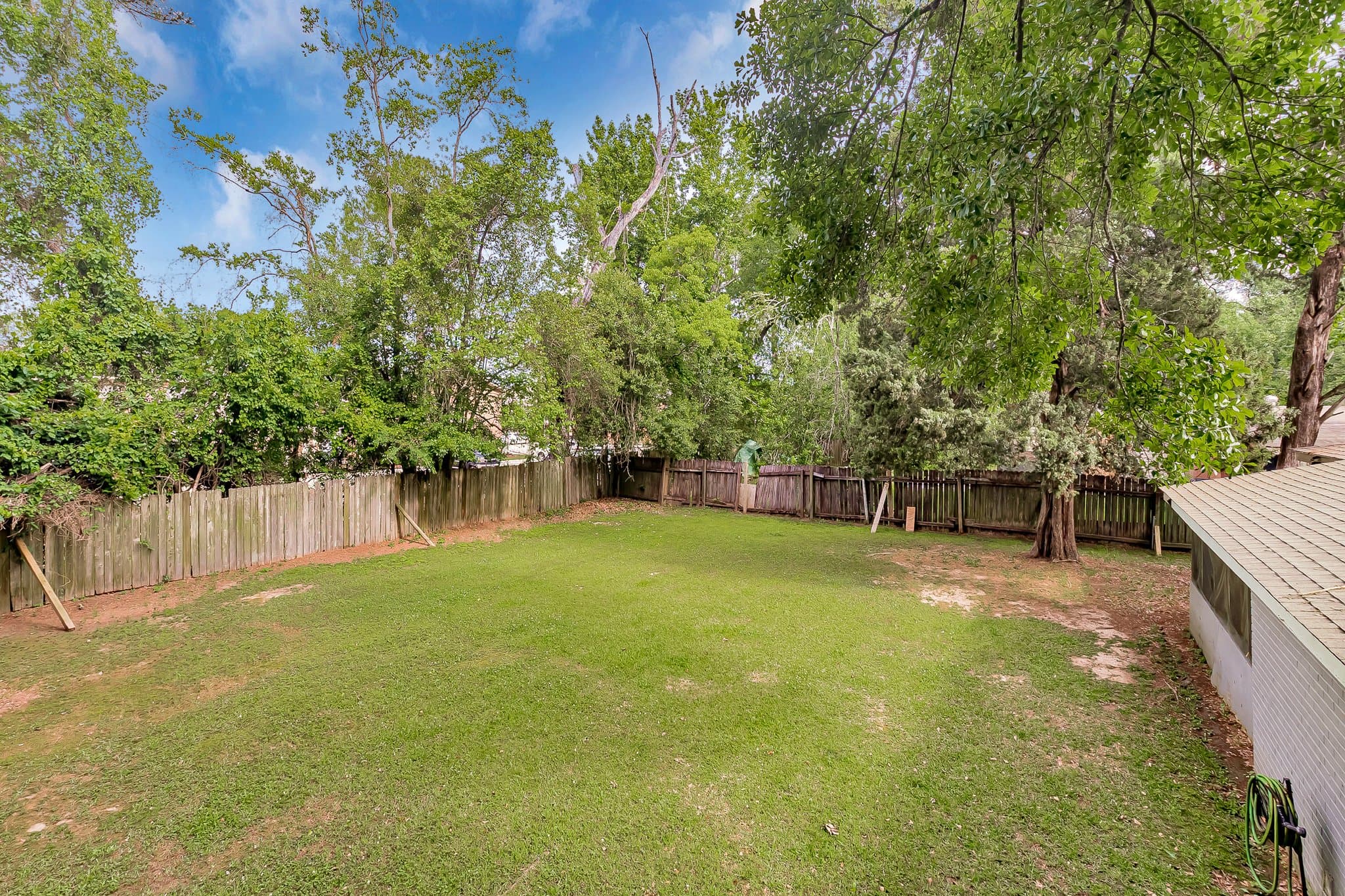 Baton Rouge House: 3235 Oakcrest Dr