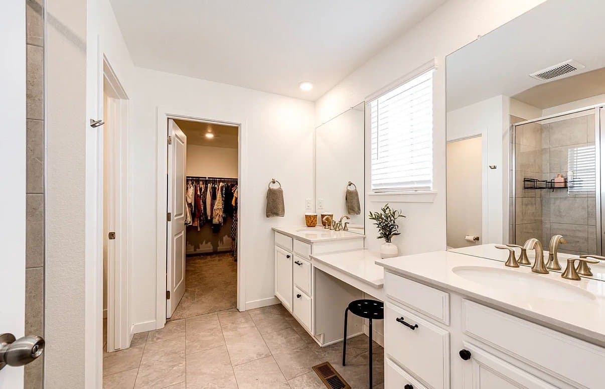 Aurora House: 24503 E Walsh Ave