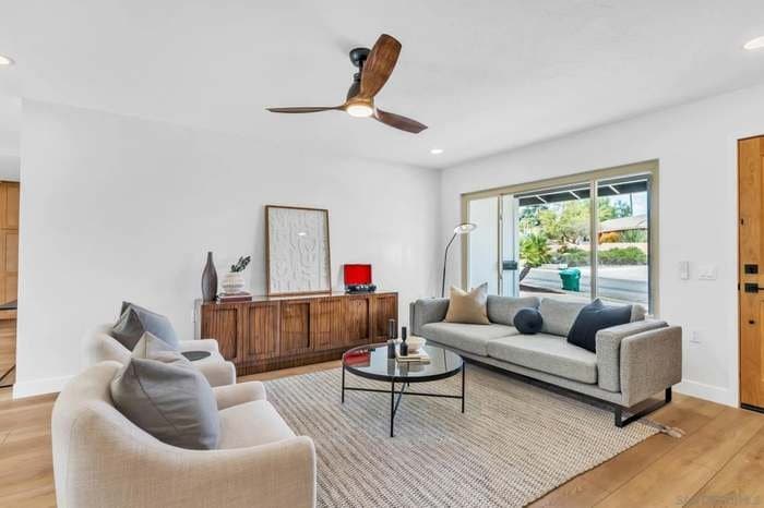 San Diego House: 12127 Santiago Rd W