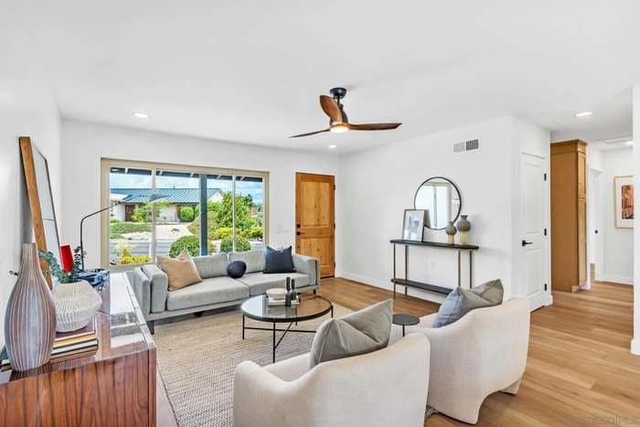 San Diego House: 12127 Santiago Rd W