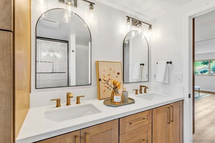 San Diego House: 12127 Santiago Rd W
