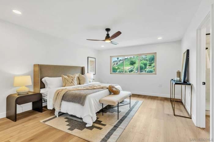 San Diego House: 12127 Santiago Rd W