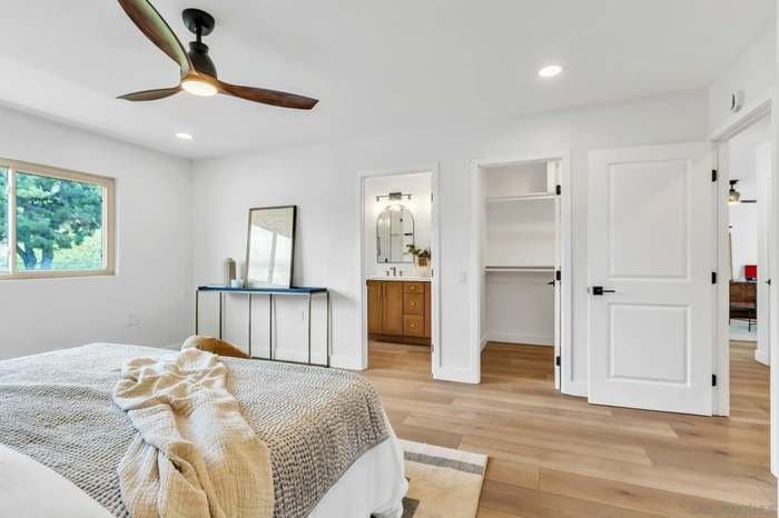 San Diego House: 12127 Santiago Rd W