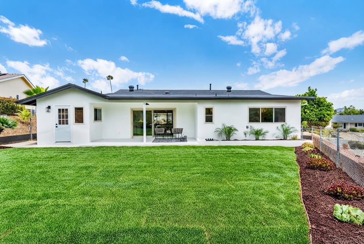 San Diego House: 12127 Santiago Rd W