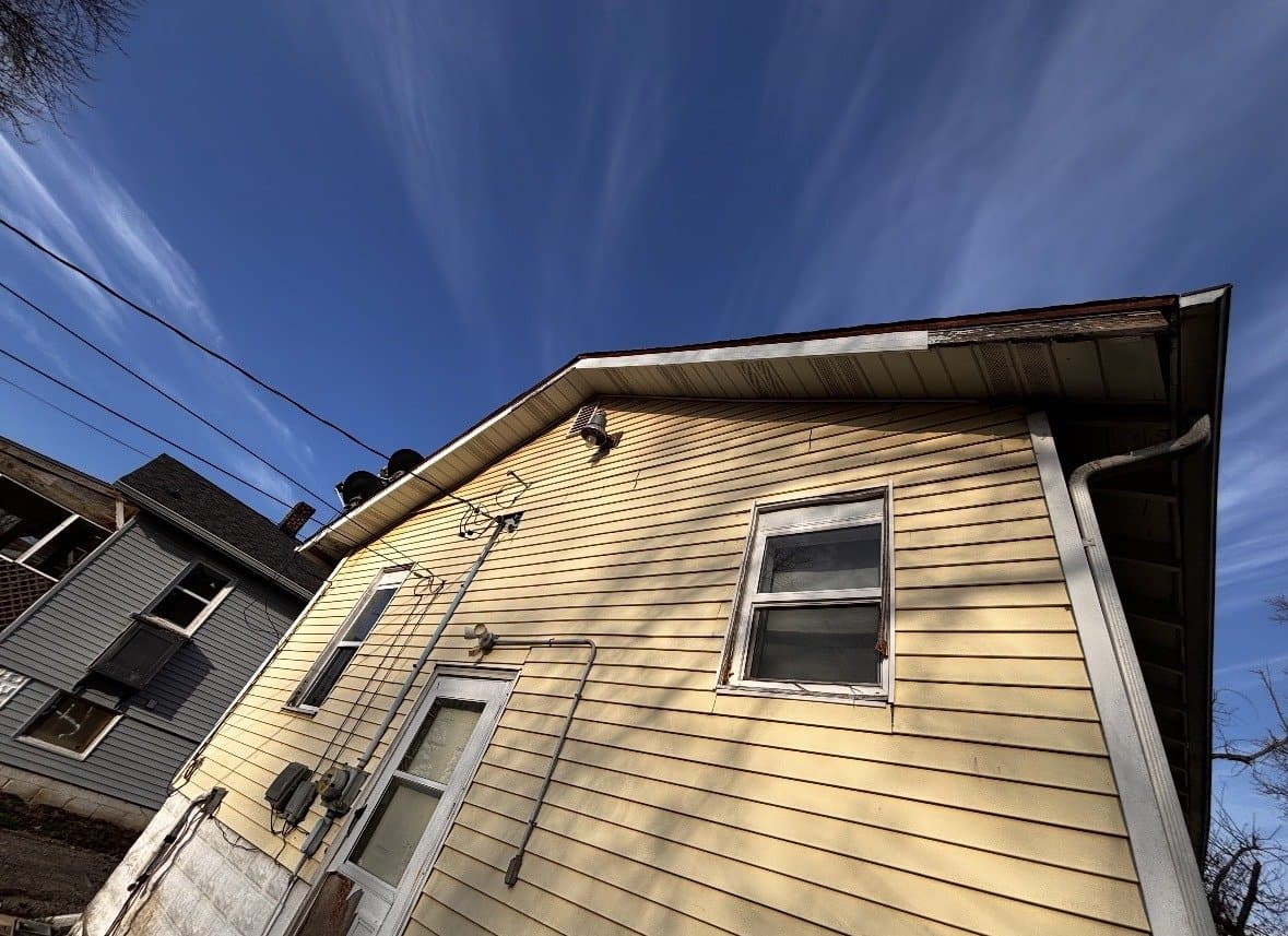 E Saint Louis House: 724 N 82nd St