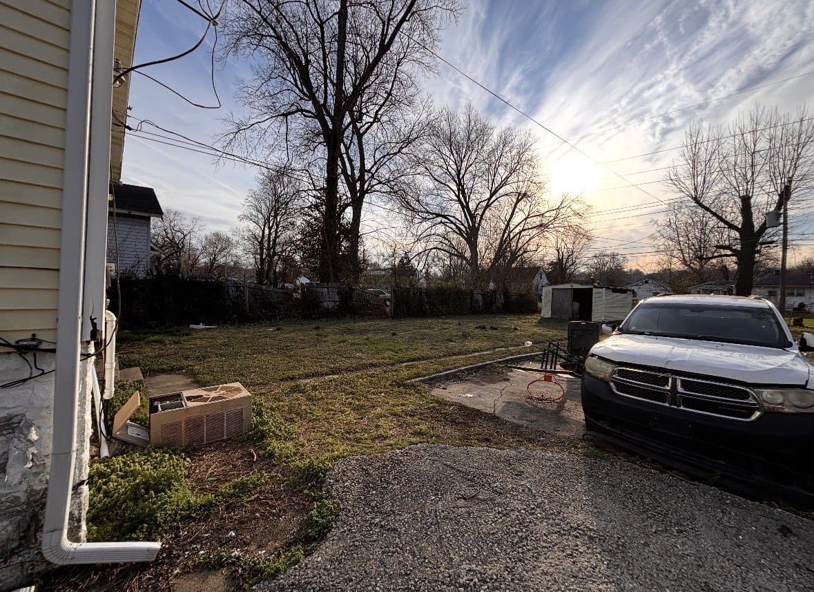 E Saint Louis House: 724 N 82nd St