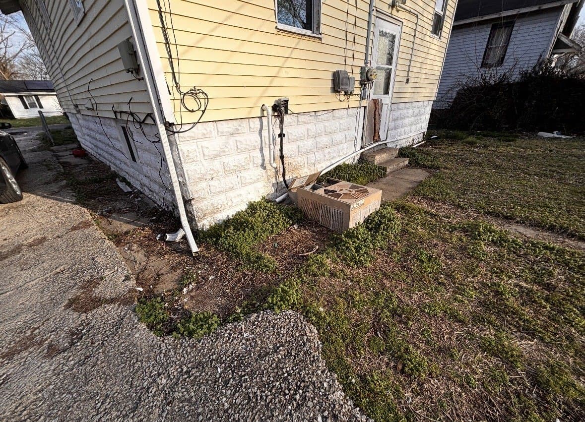 E Saint Louis House: 724 N 82nd St