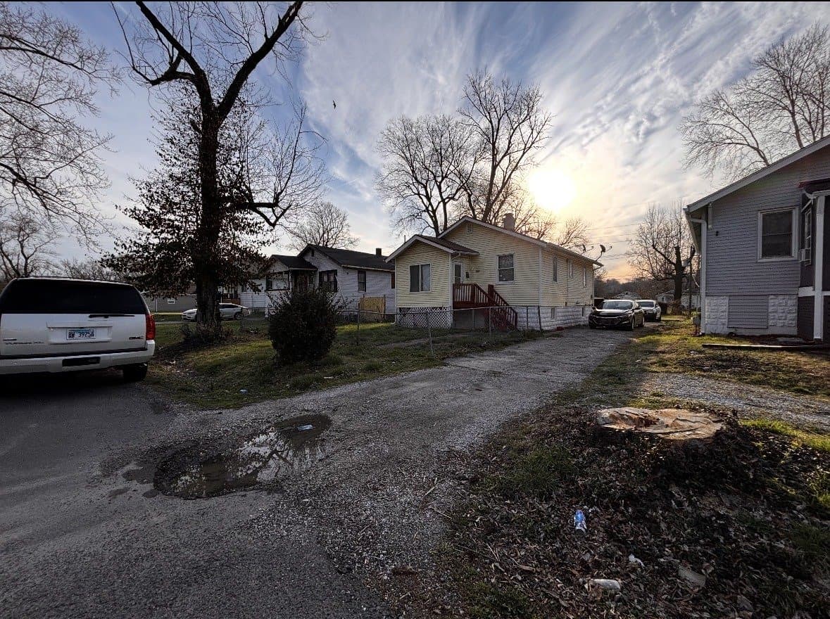E Saint Louis House: 724 N 82nd St