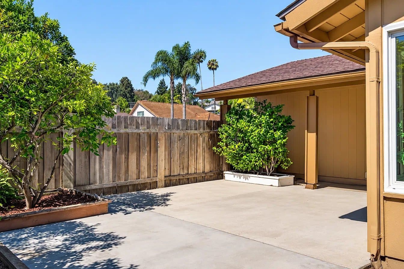 San Diego House: 11242 Capilla Rd