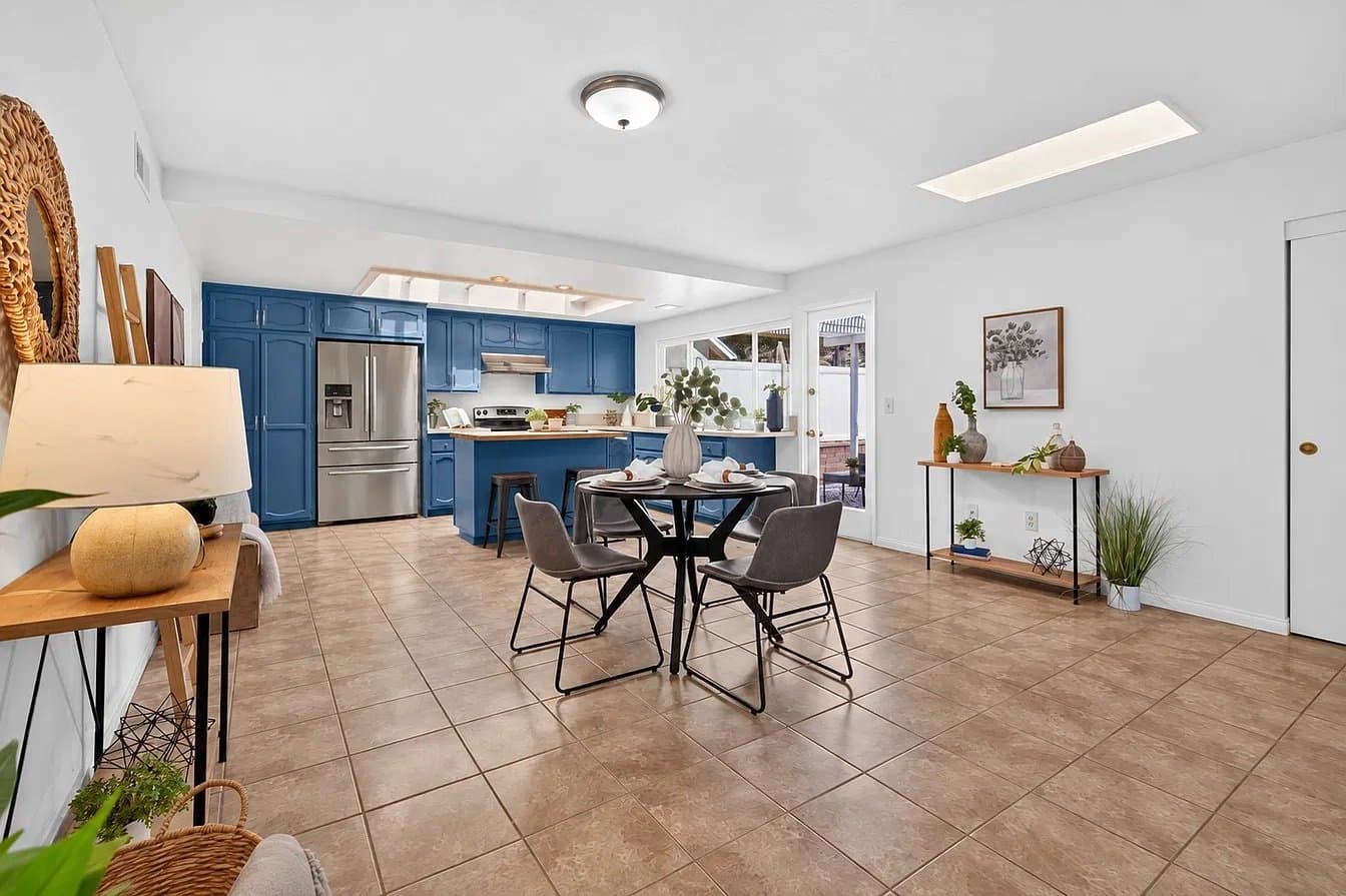 San Diego House: 11242 Capilla Rd