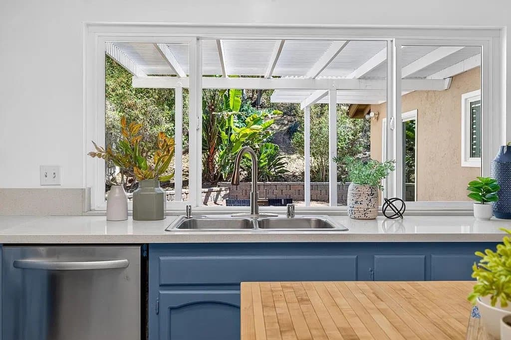 San Diego House: 11242 Capilla Rd