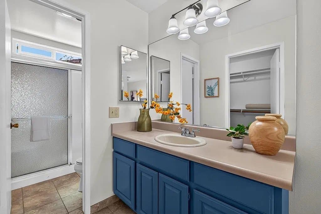 San Diego House: 11242 Capilla Rd
