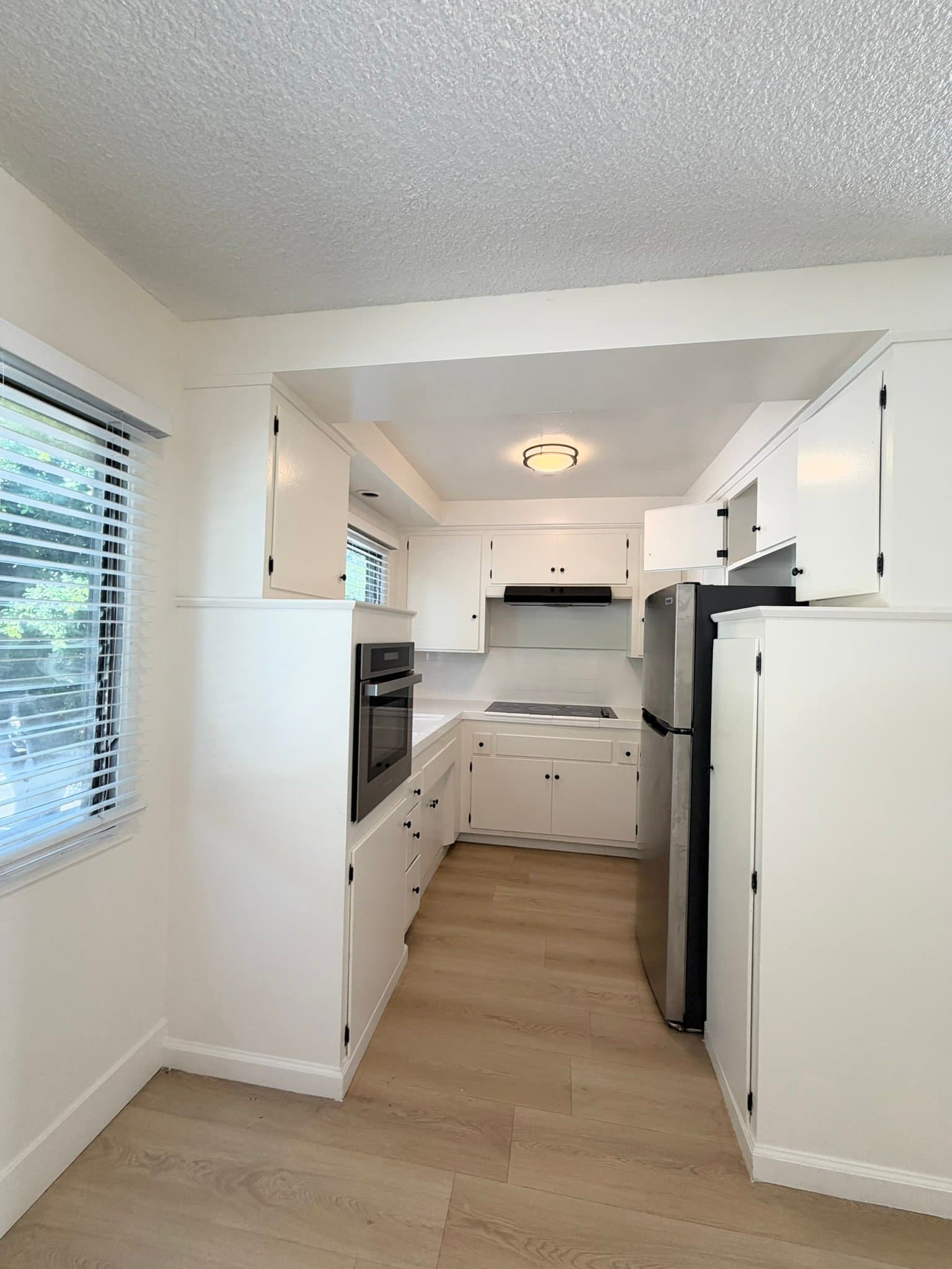 Inglewood Apartment: 420 E Hardy St