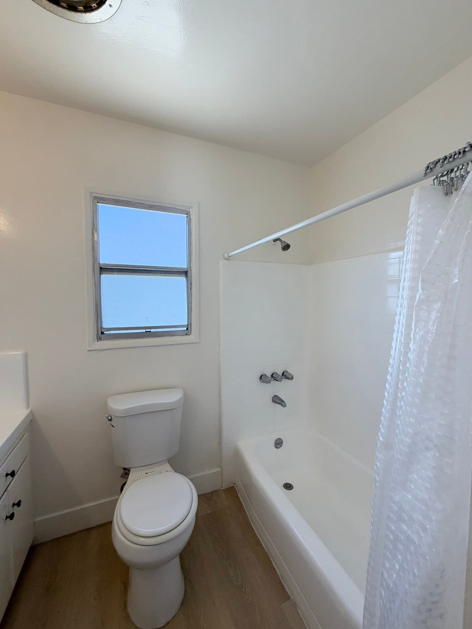 Inglewood Apartment: 420 E Hardy St