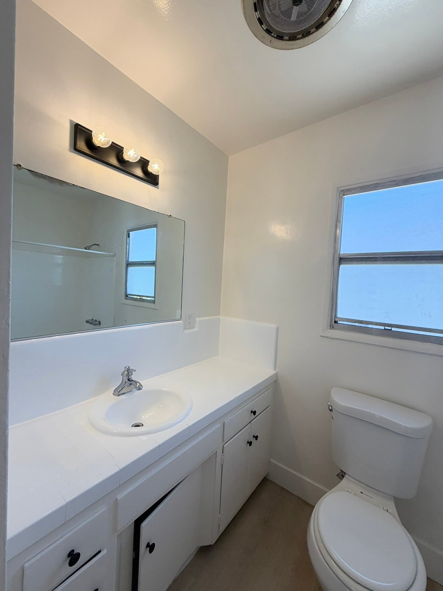 Inglewood Apartment: 420 E Hardy St