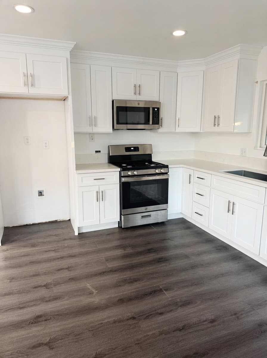 Riverside House: 4164 Marcarthur rd