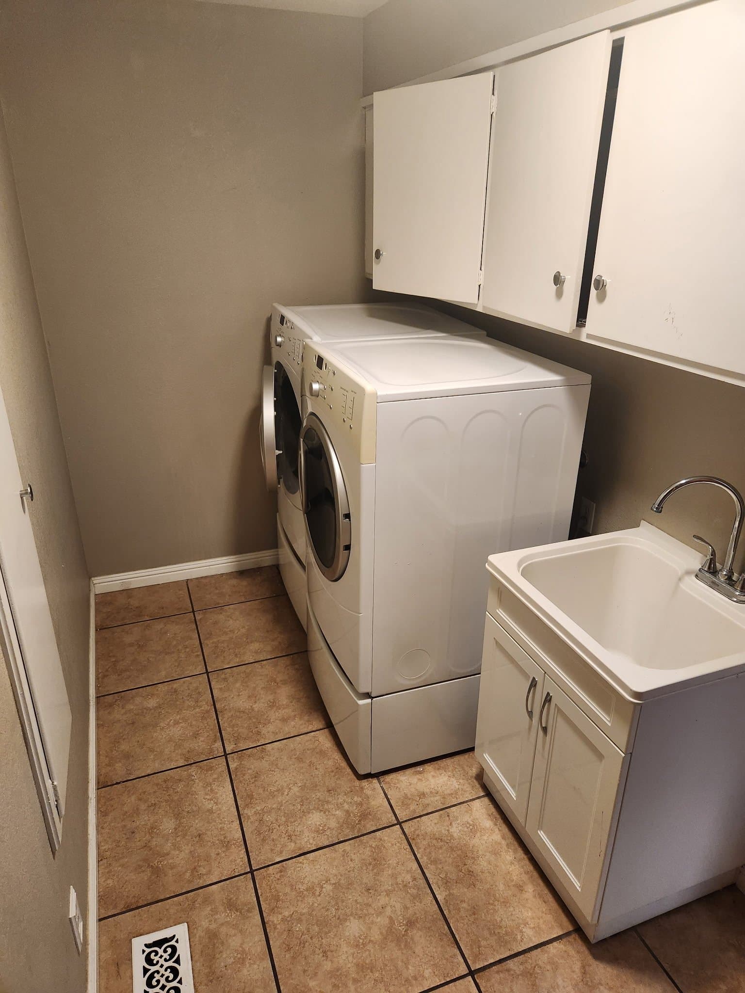 Stockton House: 437 Pickwood Ln