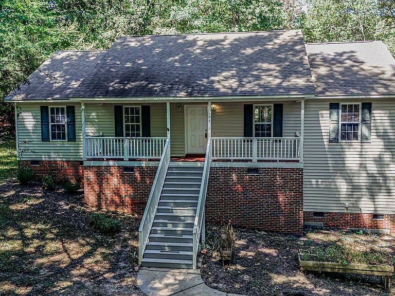 Clayton House: 129 Nelson Ct