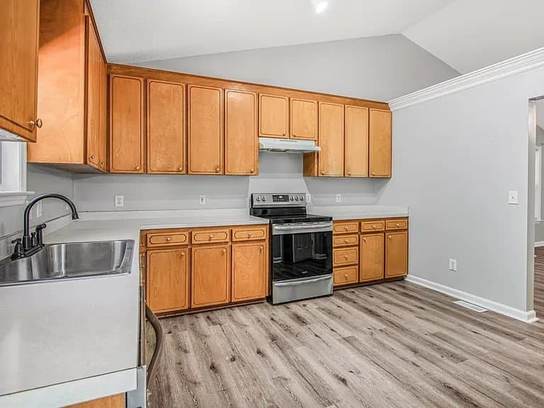 Clayton House: 129 Nelson Ct