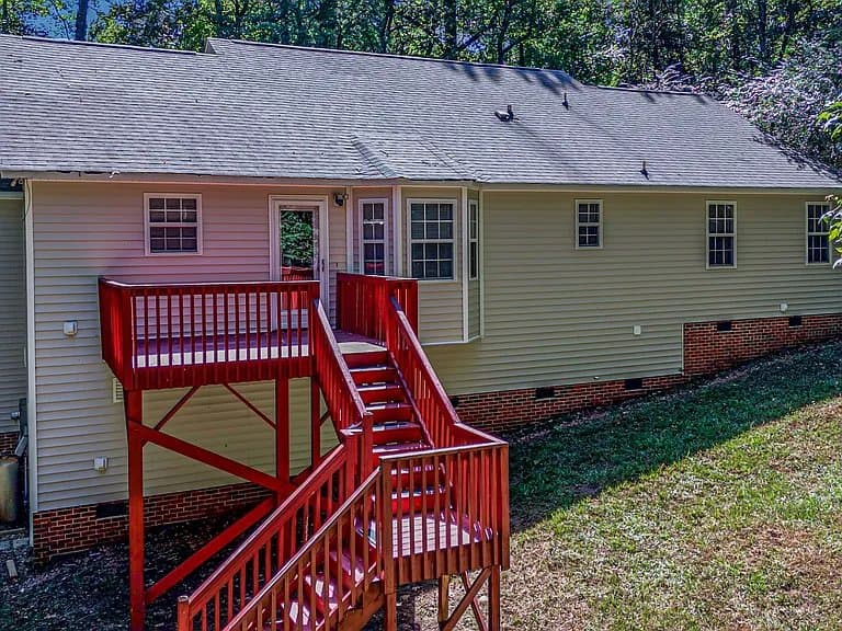 Clayton House: 129 Nelson Ct
