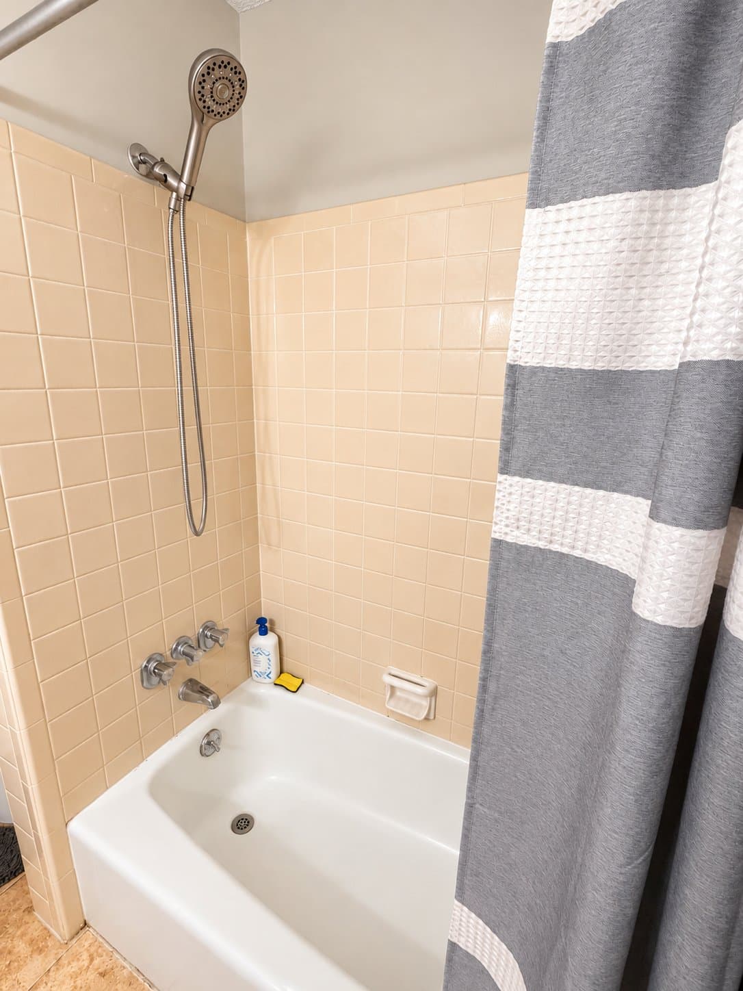 Indianapolis Single Room: 6427 Park Central Drive W