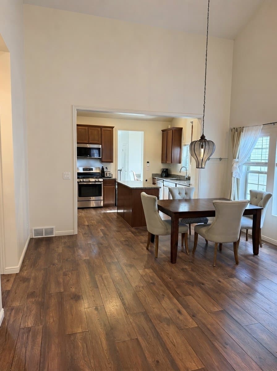 South Jordan House: 11051 S Gresham Dr