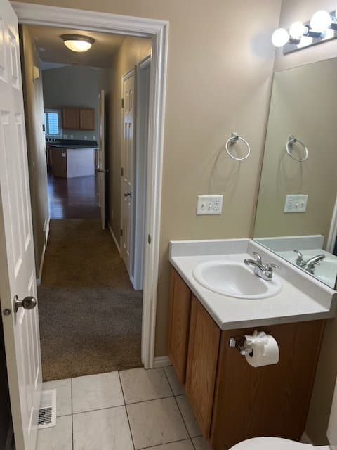 Eagle Mountain House: 1772 E Revere Way