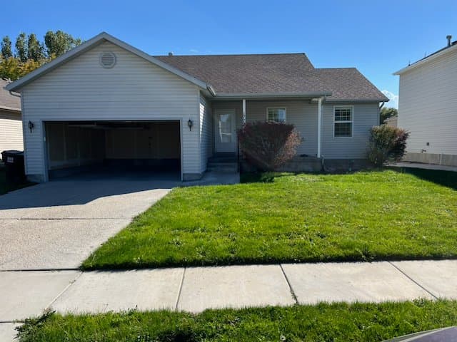 Eagle Mountain House: 1772 E Revere Way