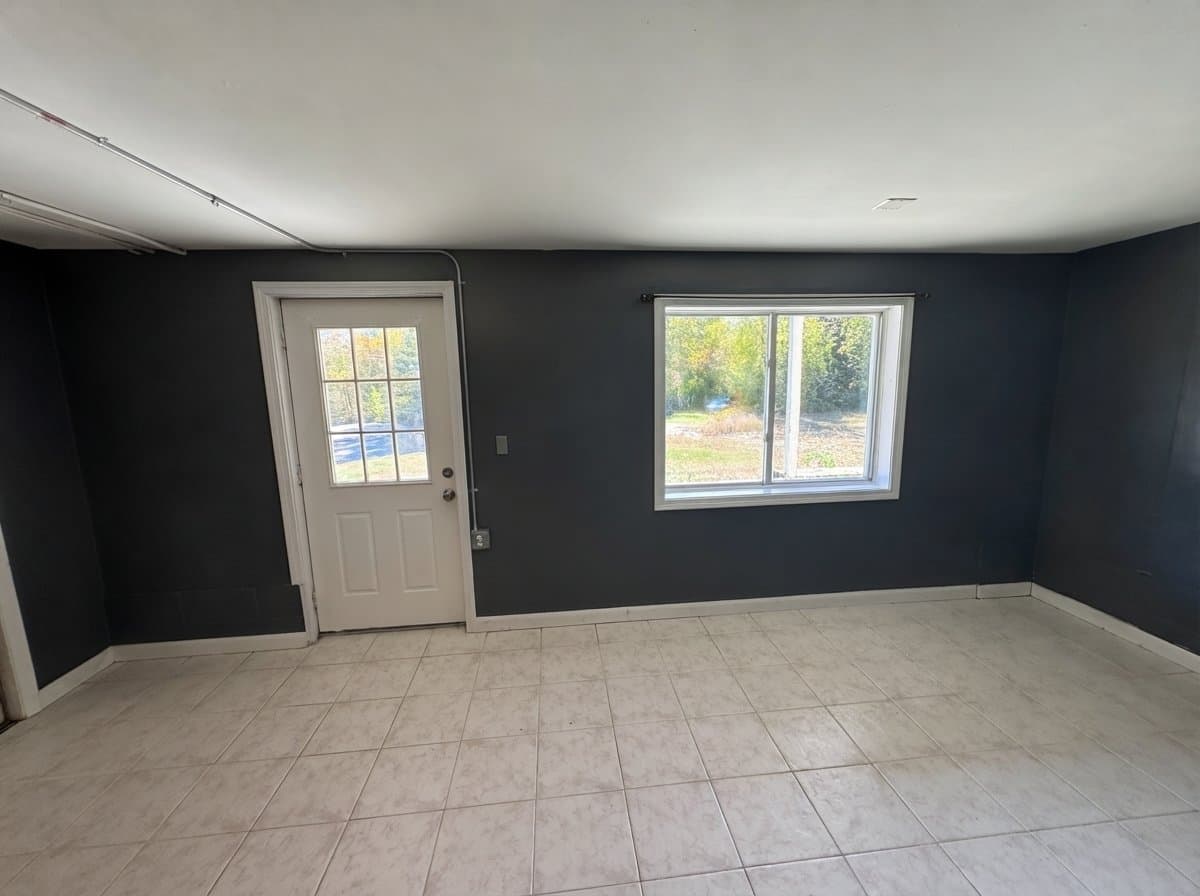 Weare Apartment: 613 S Stark Hwy