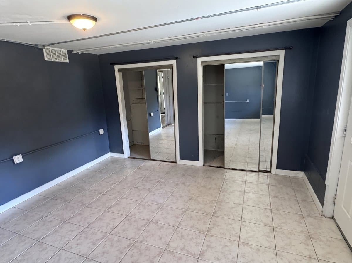 Weare Apartment: 613 S Stark Hwy