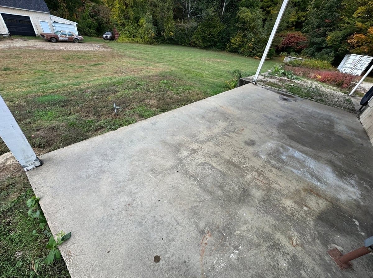 Weare Apartment: 613 S Stark Hwy