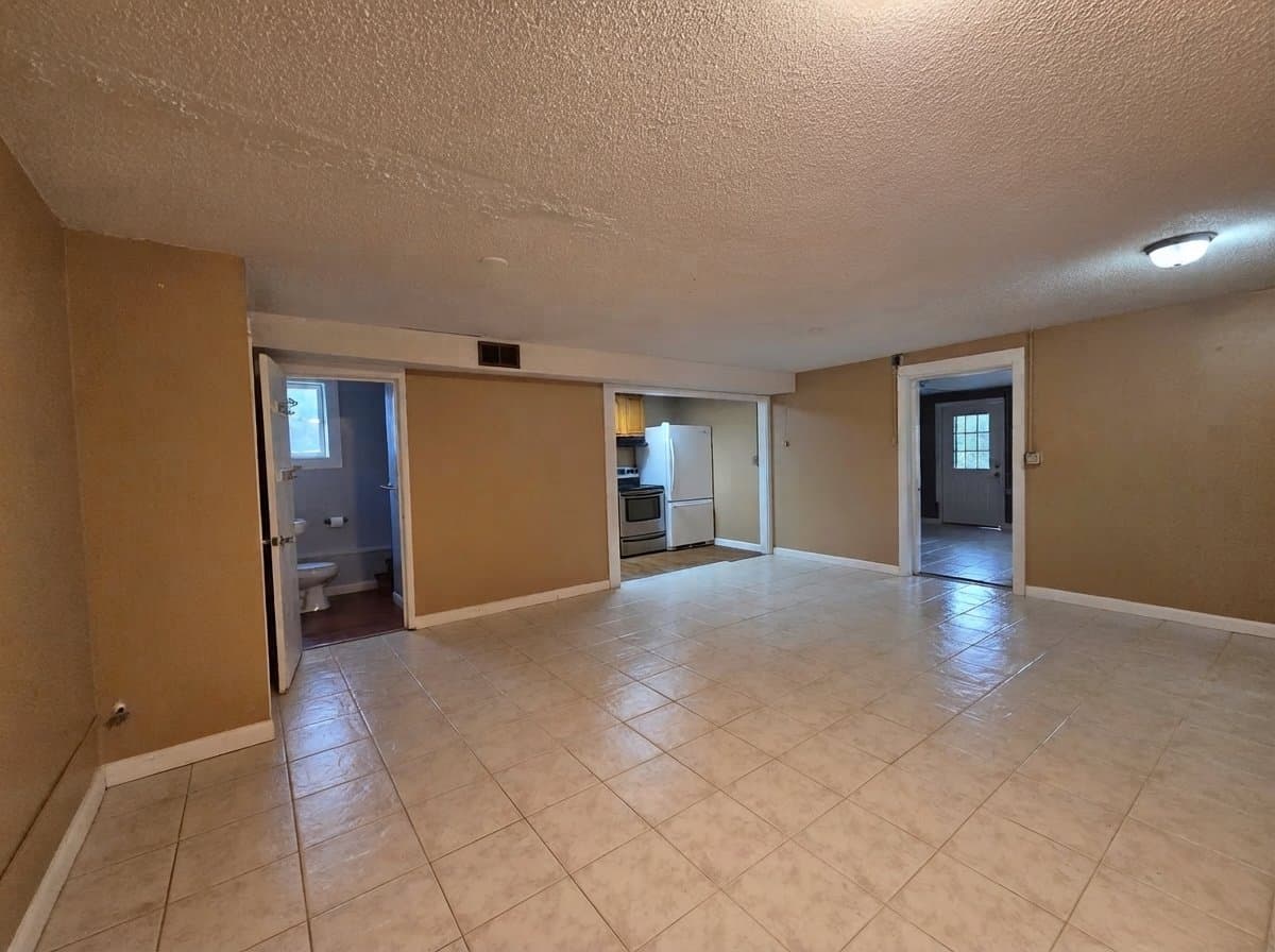 Weare Apartment: 613 S Stark Hwy
