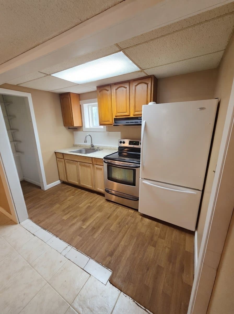 Weare Apartment: 613 S Stark Hwy