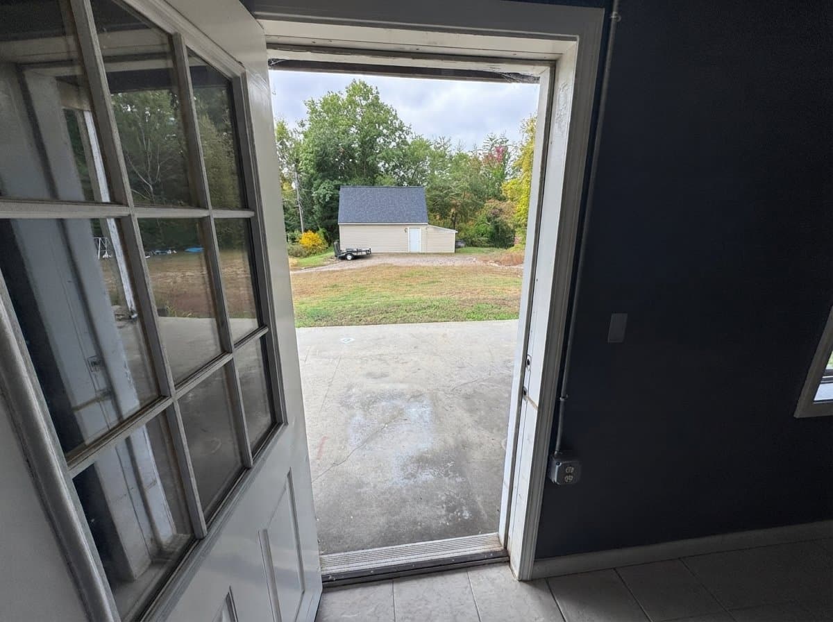 Weare Apartment: 613 S Stark Hwy