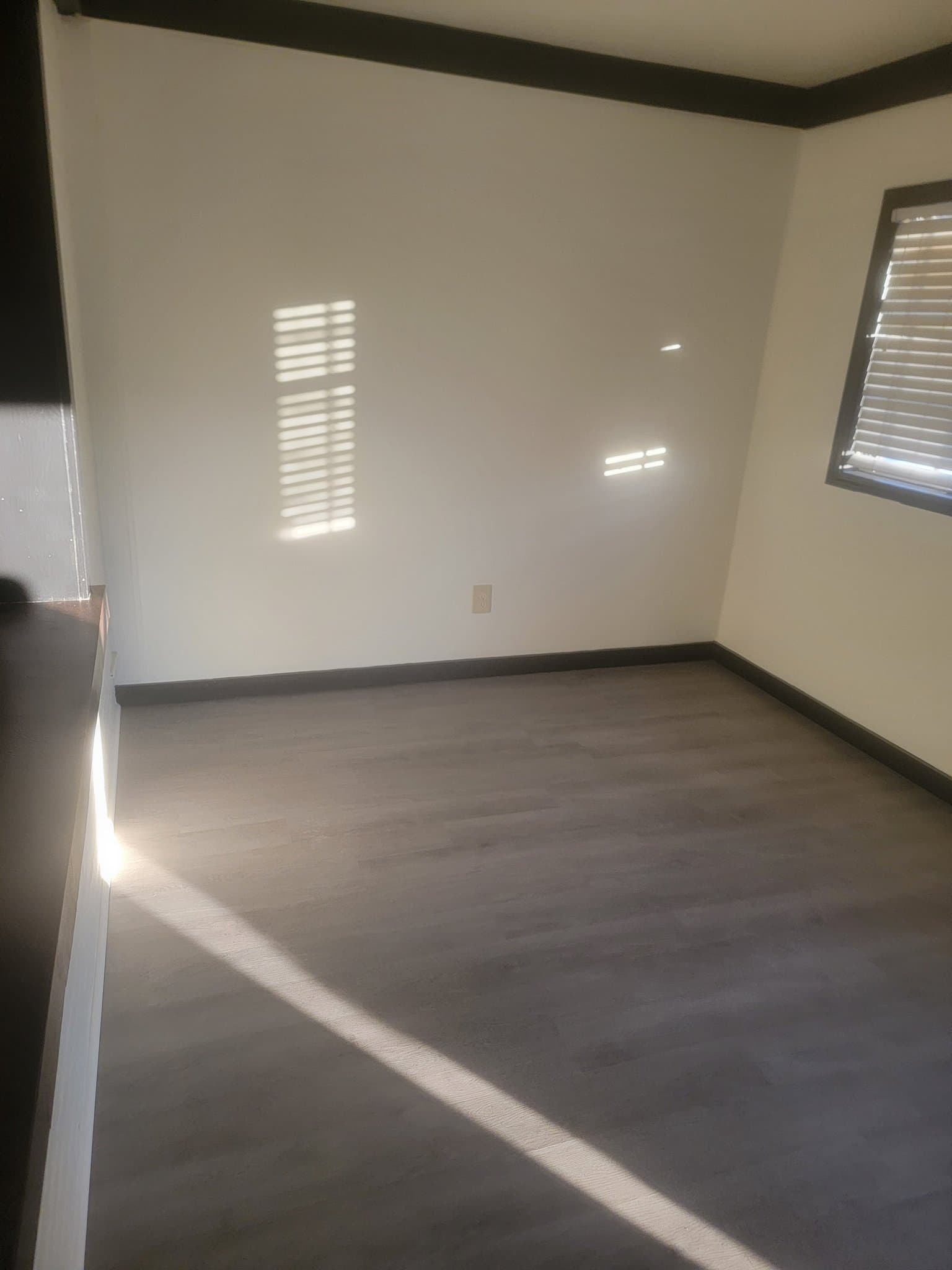 Marion Apartment: 215 Broad St