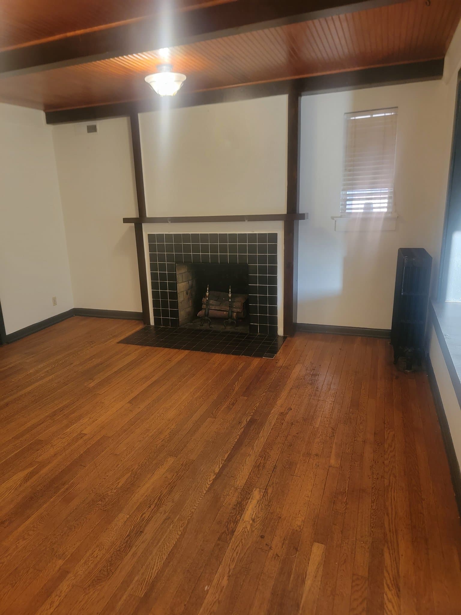 Marion Apartment: 215 Broad St