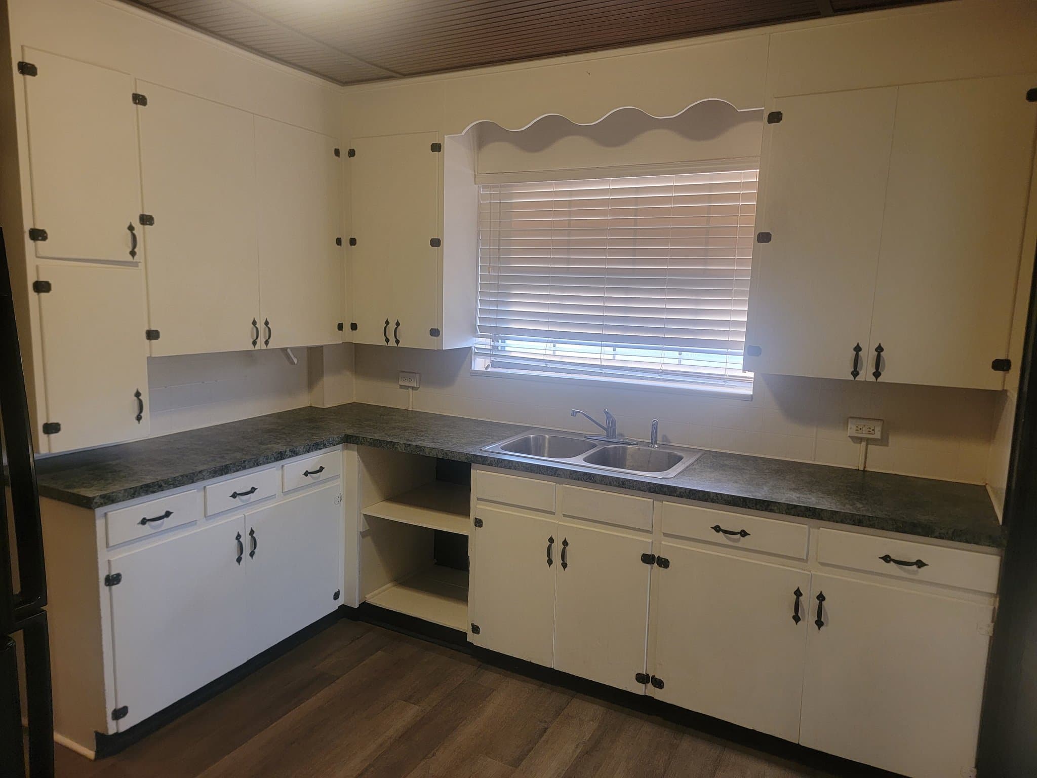 Marion Apartment: 215 Broad St