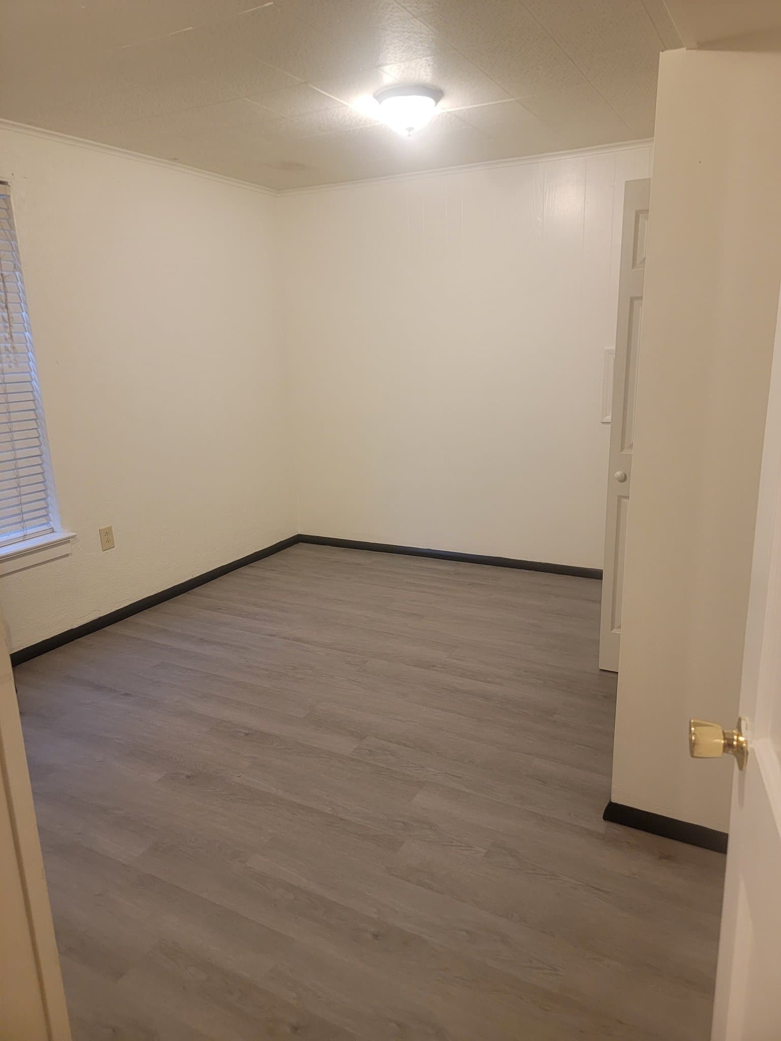 Marion Apartment: 215 Broad St