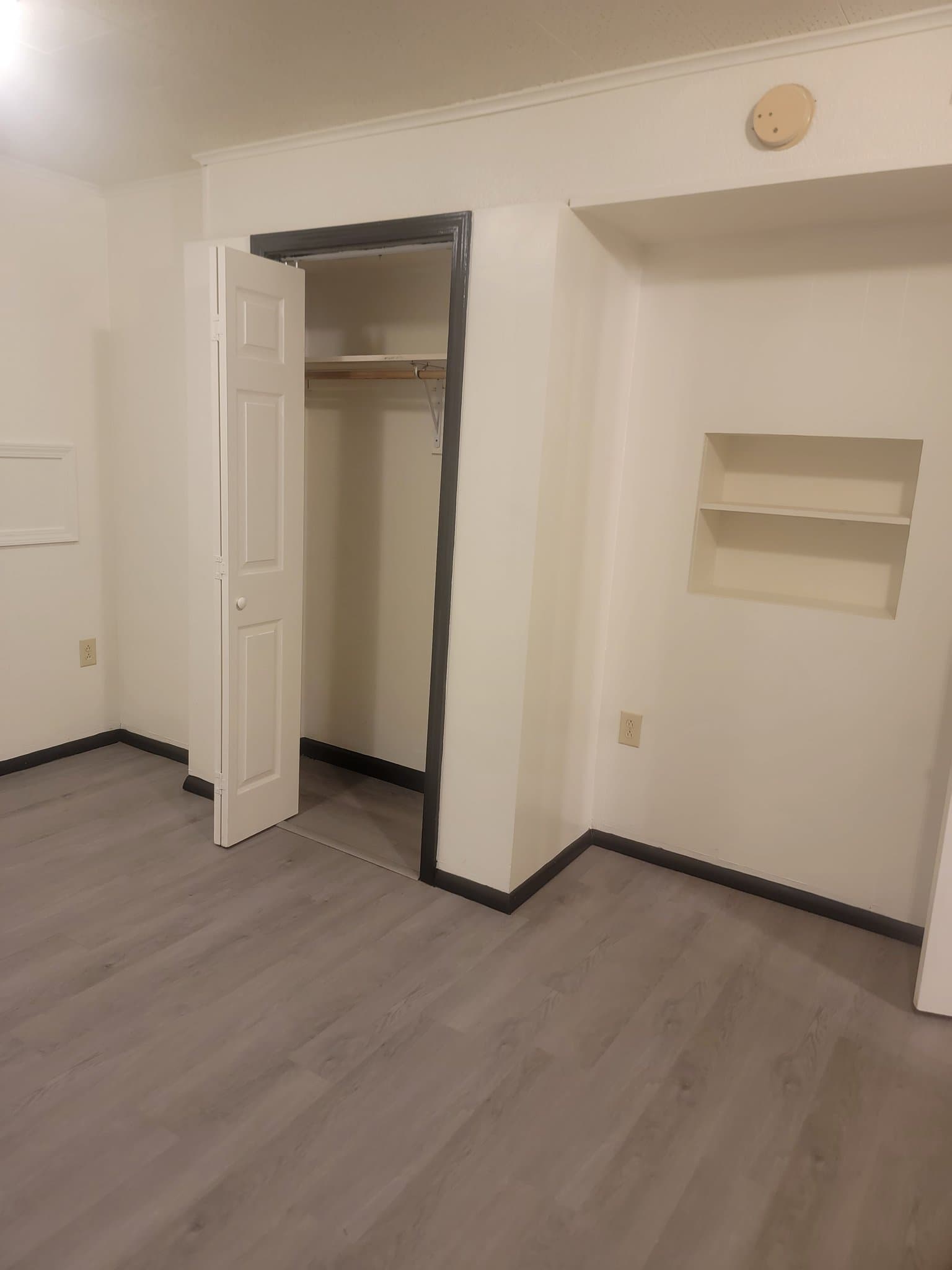 Marion Apartment: 215 Broad St