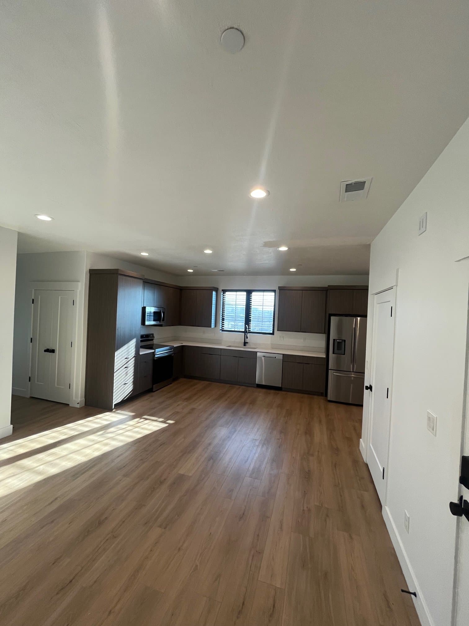 Pleasant Grove Apartment: 10135 N Redwood Dr
