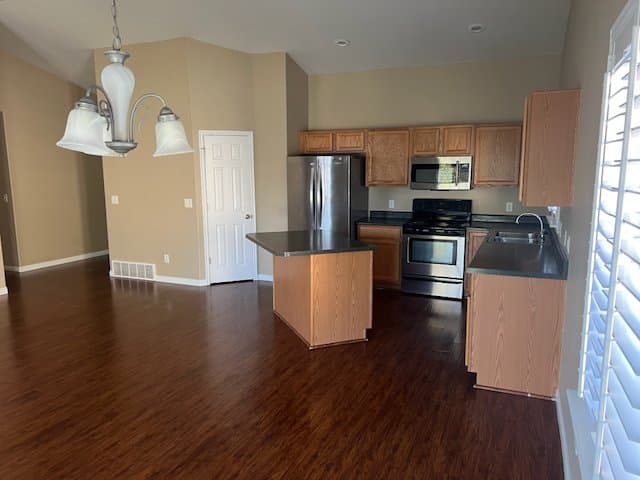 Eagle Mountain House: 1772 E Revere Way