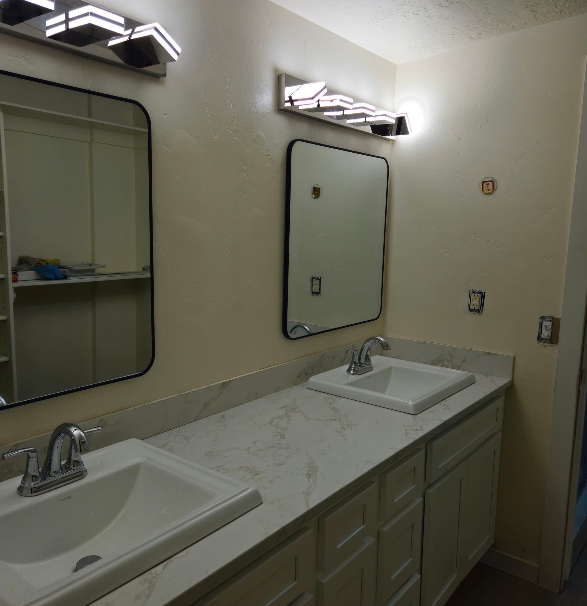 Murray House: 1285 E. Hemmingway Dr.